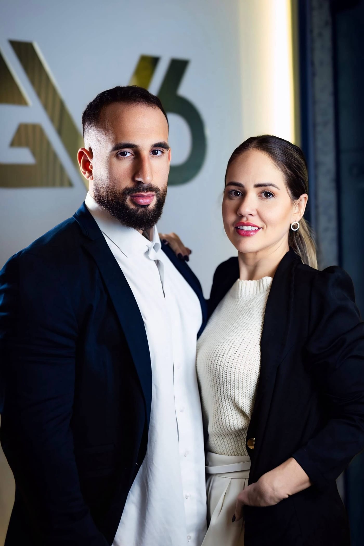 Dr. Gabriel Vaz Bueno e Natália, sócios da GVB Clínica